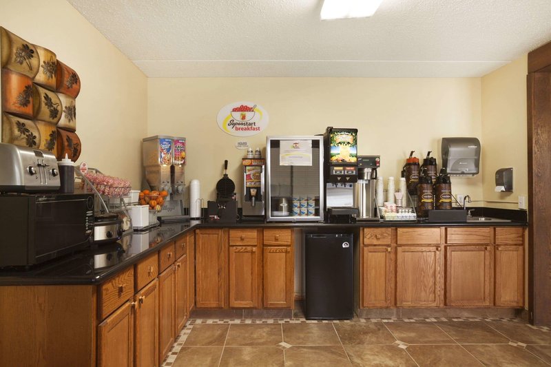Super 8 by Wyndham West Fargo Main Ave ND - photo 26