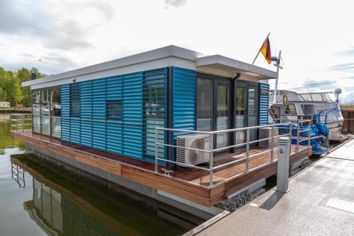 Hausboot LP7 - carbon neutral hotel in Kroeslin