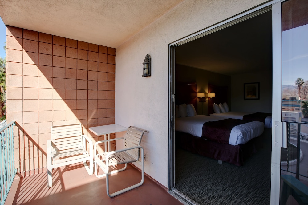 Desert Hot Springs Spa Hotel - photo 16