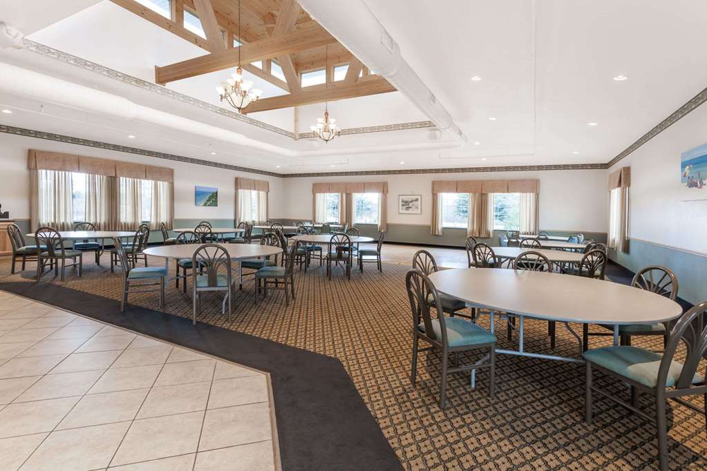 Days Inn by Wyndham Pentwater - photo 14