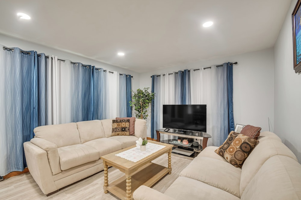 1 Mi to Rock Riverfront: Pet friendly Retreat in Rock Falls, United States