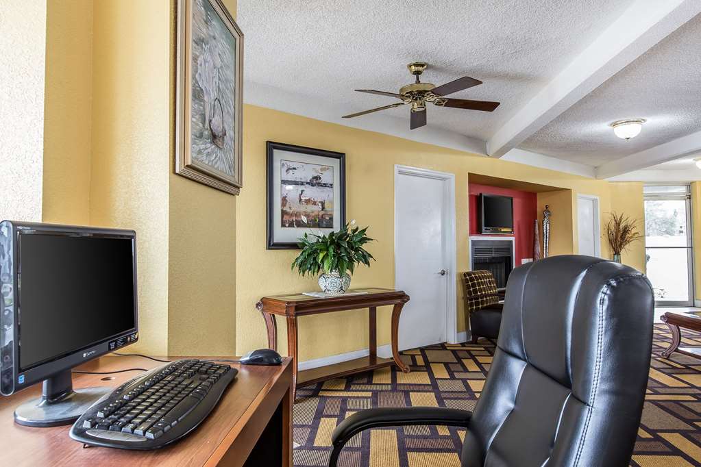 Econo Lodge Byron - photo 14