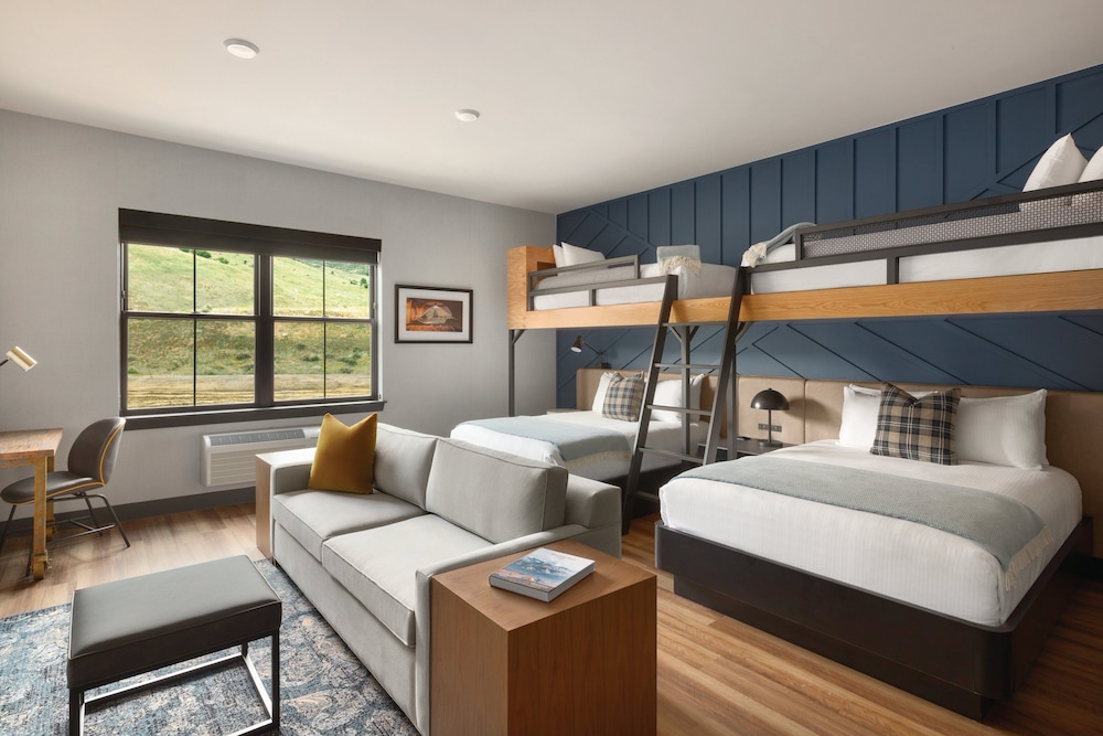The Eddy Taproom & Hotel - photo 17
