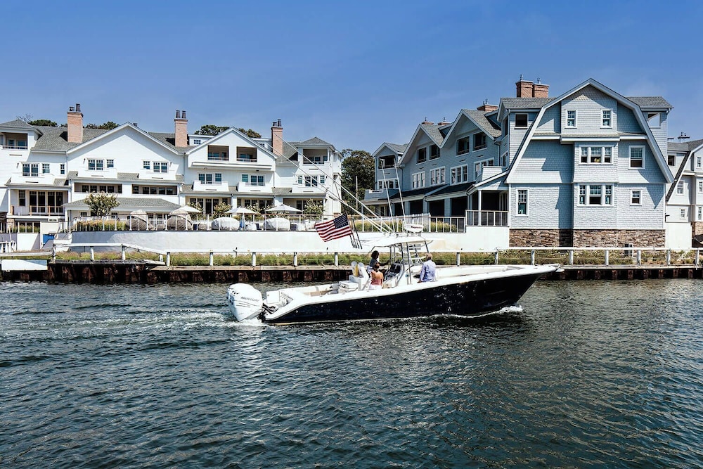 Canoe Place Waterfront Residences — 4-Star Luxury Hotel in Hampton Bays, United States