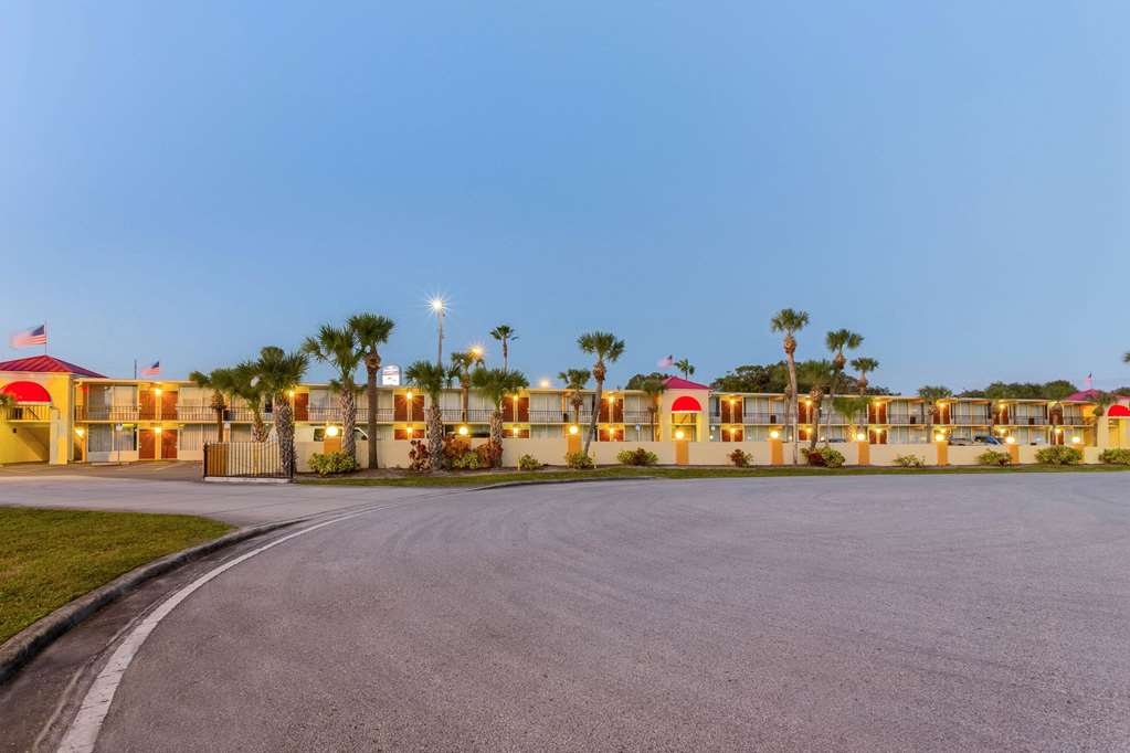 Howard Johnson by Wyndham Lakeland - photo 4
