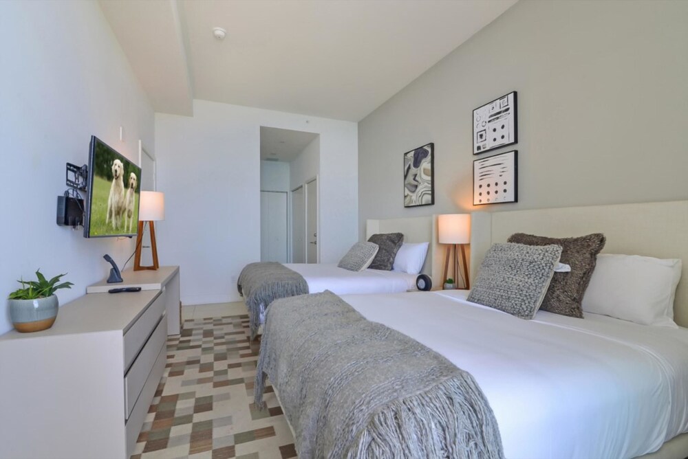Contemporary Beach Resort Condos - photo 33