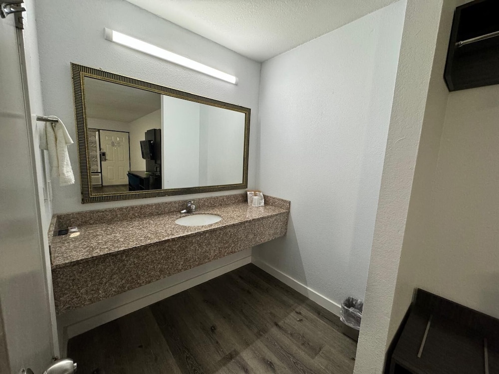 Motel6 Greenwood MS - photo 10