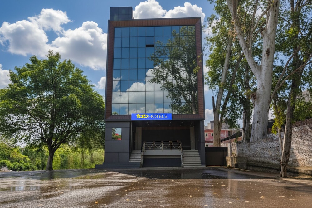 Fabhotel Evergreen in Faridabad, India