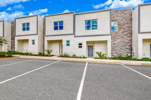 5BR Oasis w Pool Near Disney Universal and More in Davenport, United States