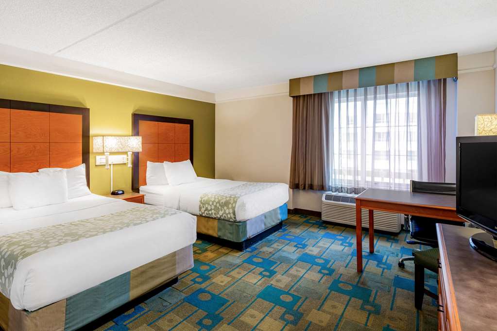 La Quinta Inn & Suites by Wyndham Fremont Silicon Valley - photo 16