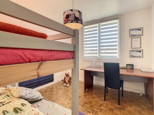 Appart Crystal Lyon Caluire Et Parkings — 4-Star Luxury Hotel in Caluire-Et-Cuire, France