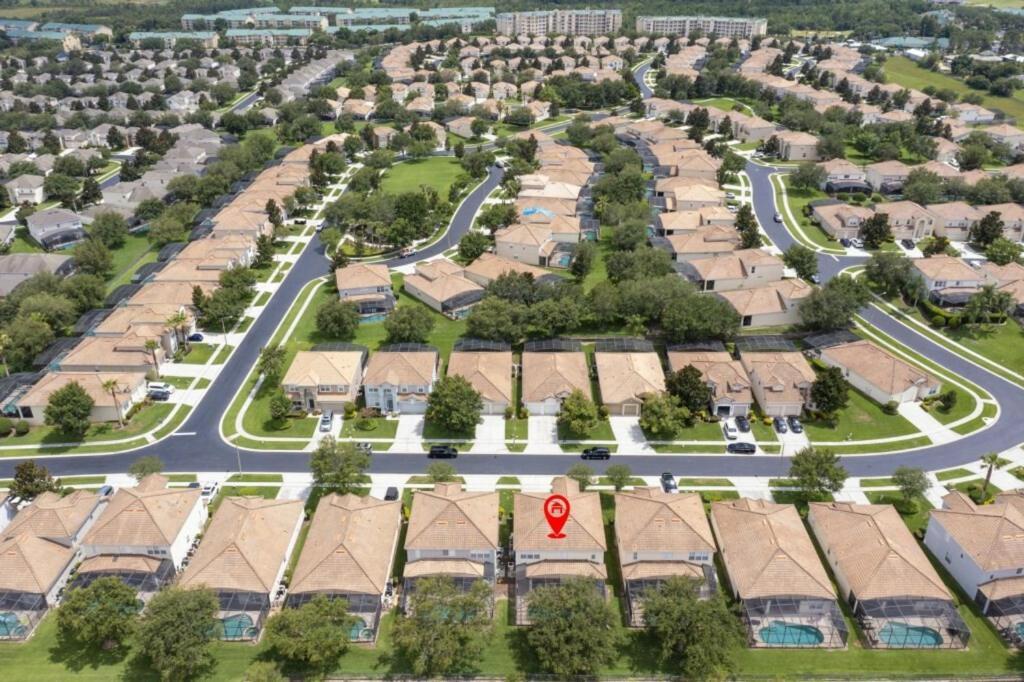 6 bedrooms pool and game room 2 miles to Disney in Orlando, United States