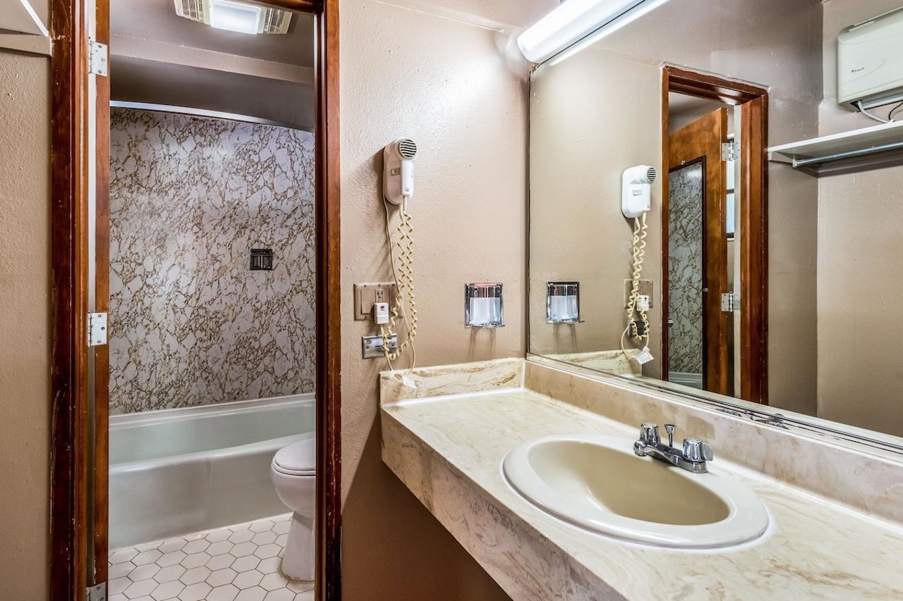 Americas Best Value Inn Franklin - photo 20