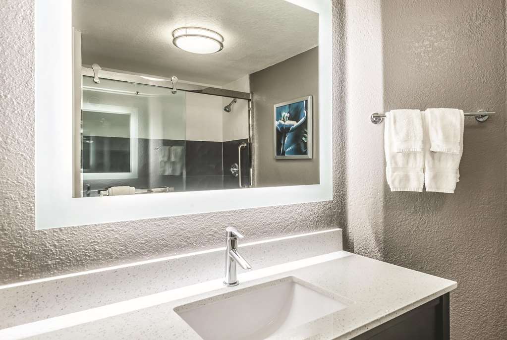 La Quinta Inn & Suites by Wyndham Orlando Lake Mary - photo 37