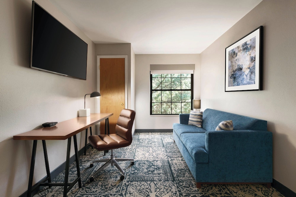 Four Points by Sheraton Raleigh Arena - photo 20