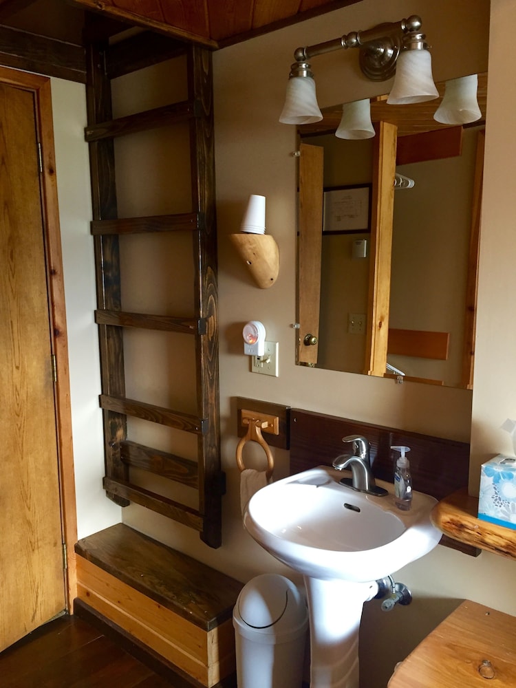 A Swan Nest Inn - photo 31