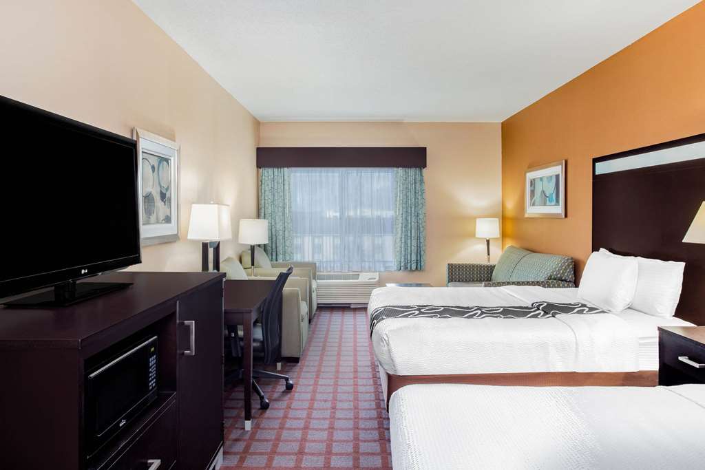 La Quinta Inn & Suites Indianapolis Airport West - photo 24