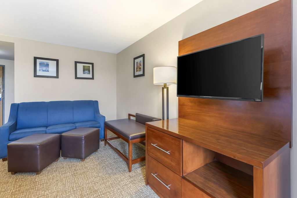 Comfort Suites Longmont - photo 19