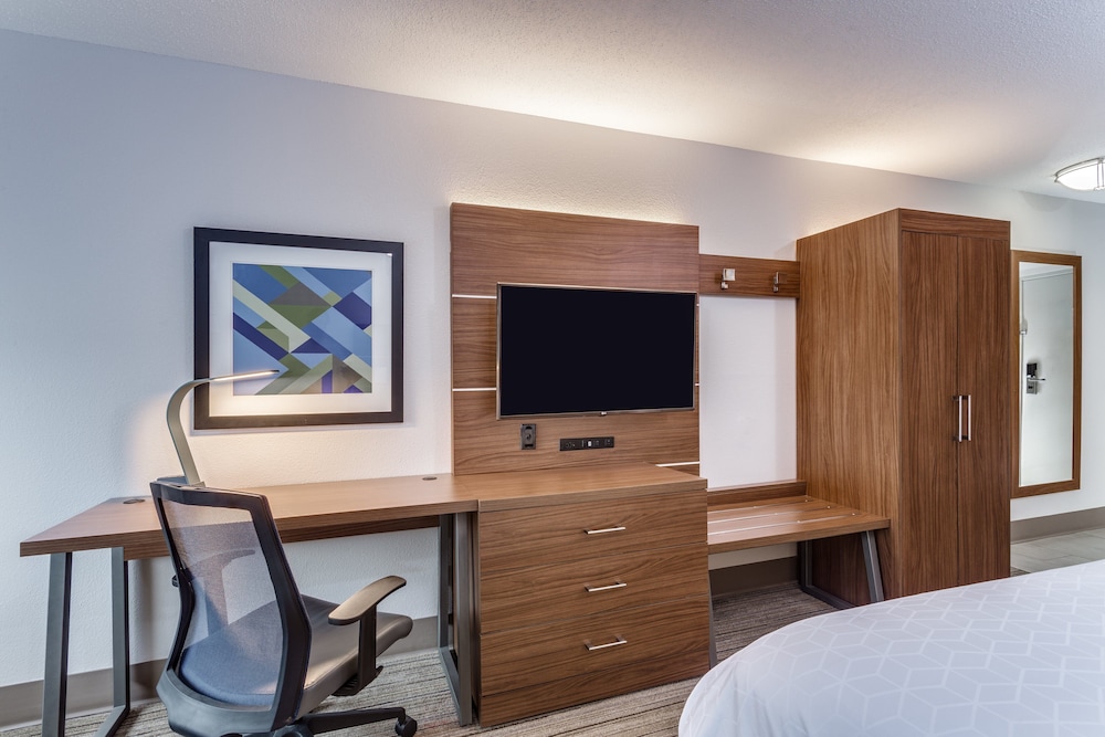 Holiday Inn Express & Suites Scottsburg by IHG - photo 16