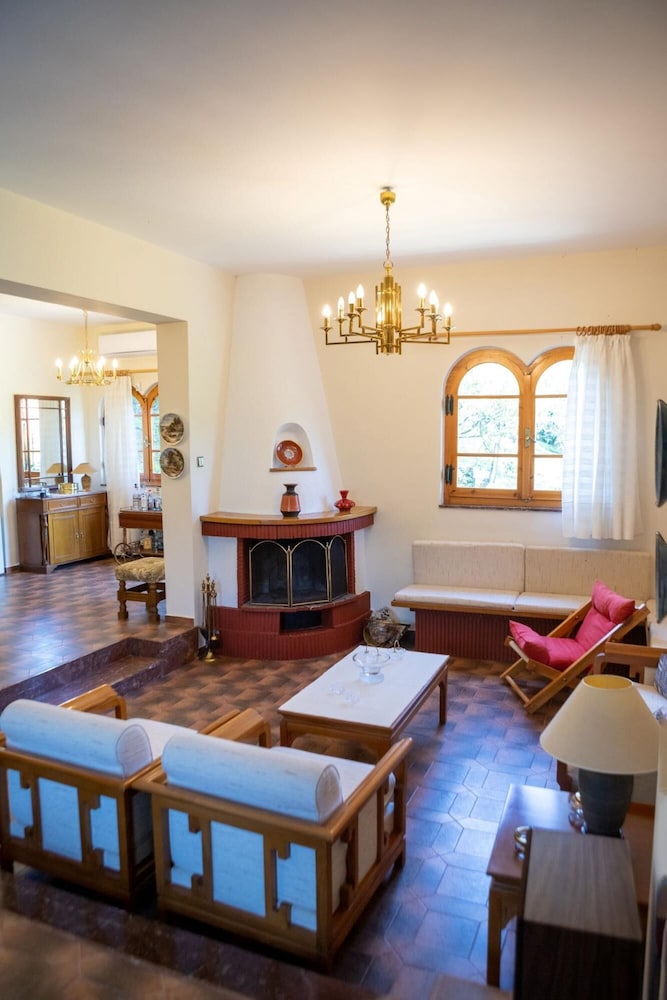 All Seasons Guest House — 4-Star Luxury Hotel in Karditsa, Greece