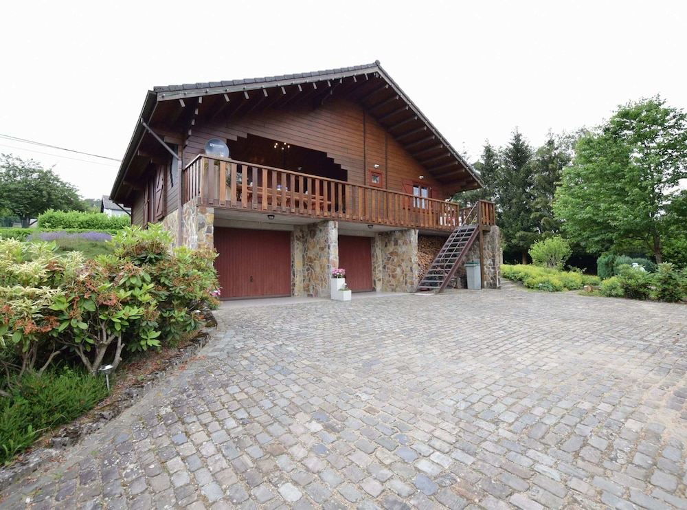 Splendid Chalet in Durbuy With Garden — 4-Star Luxury Hotel in Durbuy, Belgium