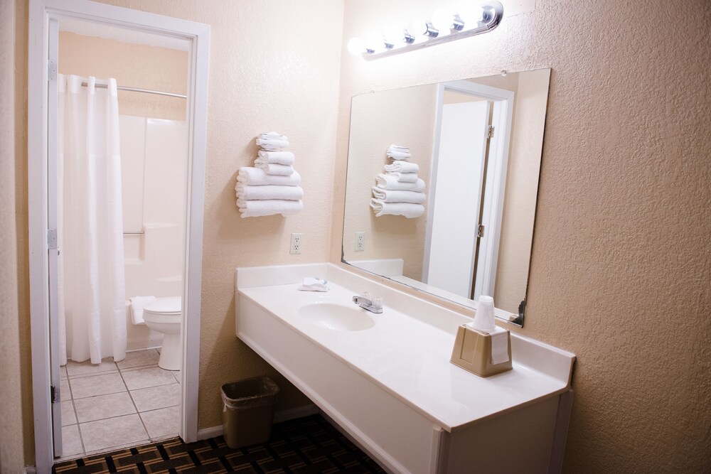 Grand View Plaza Inn & Suites - photo 75