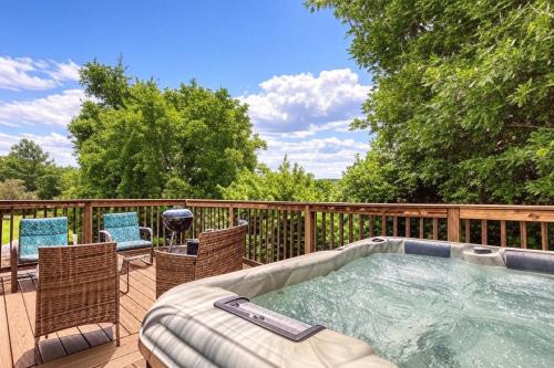 Apple Valley Hideaway 1089 of FREE Attraction tickets for each paid day Dollywood and More - featured photo