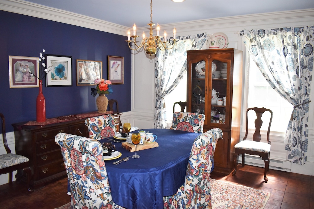 Admiral Peary Inn Bed & Breakfast - photo 35