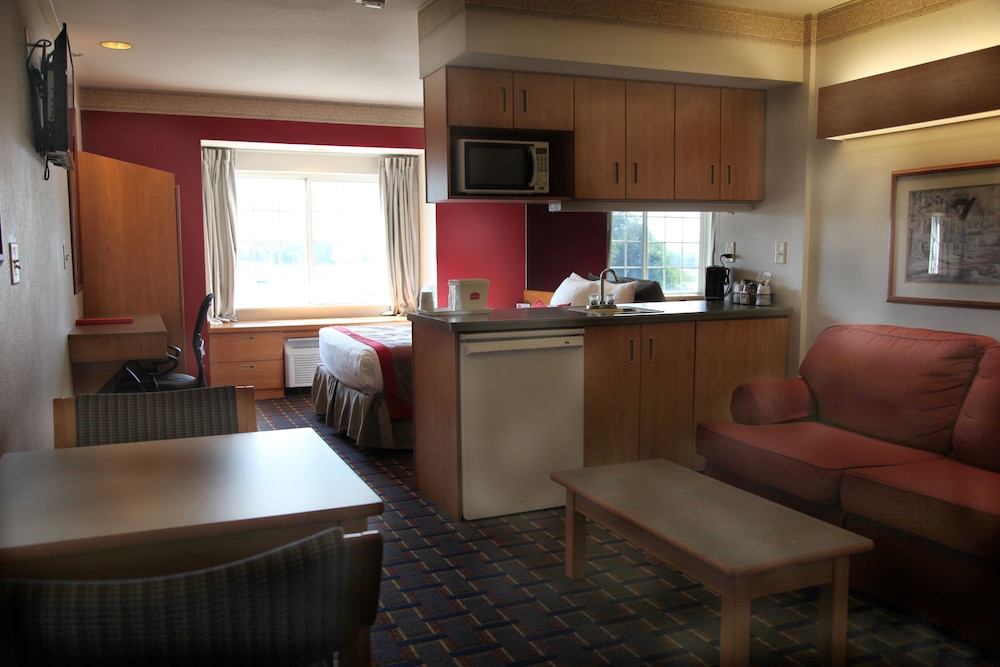 Ramada Limited by Wyndham Bloomington I 55 & I 74 IL - photo 13