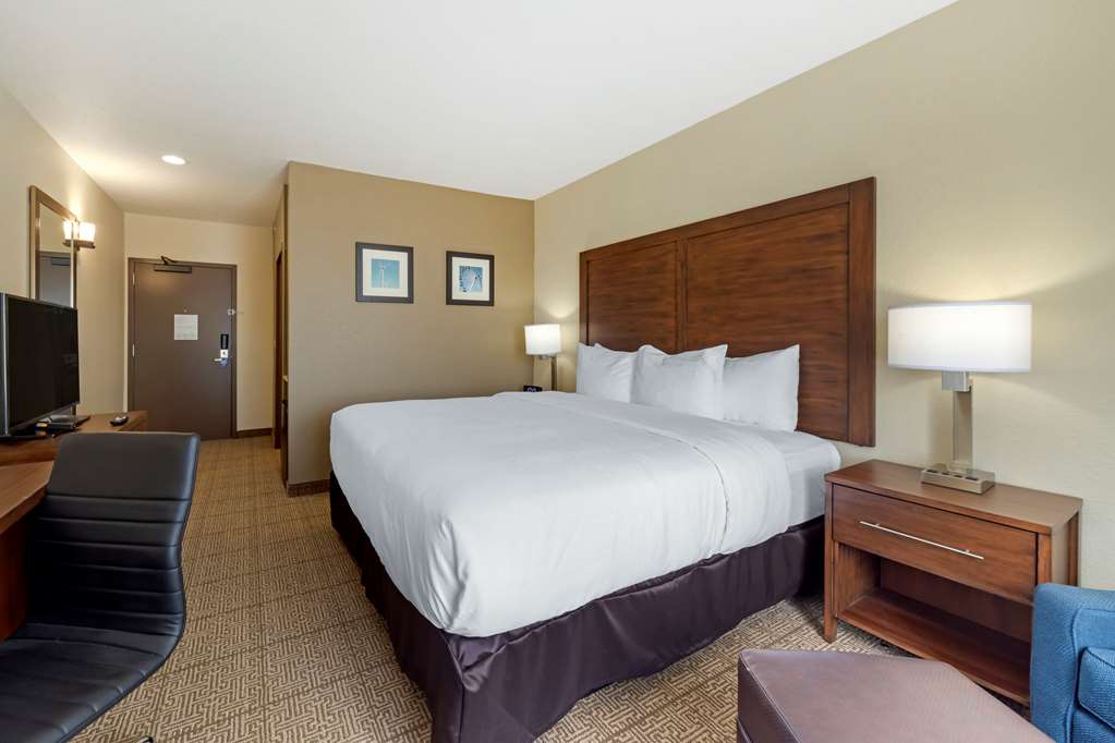 Comfort Inn & Suites Harrah - photo 14