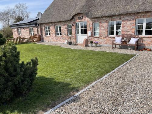 Reetdachkate Wackerballig - last minute hotel in Gelting
