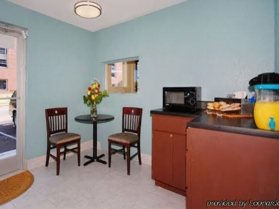 Rodeway Inn 1199 Linden Avenue - photo 3