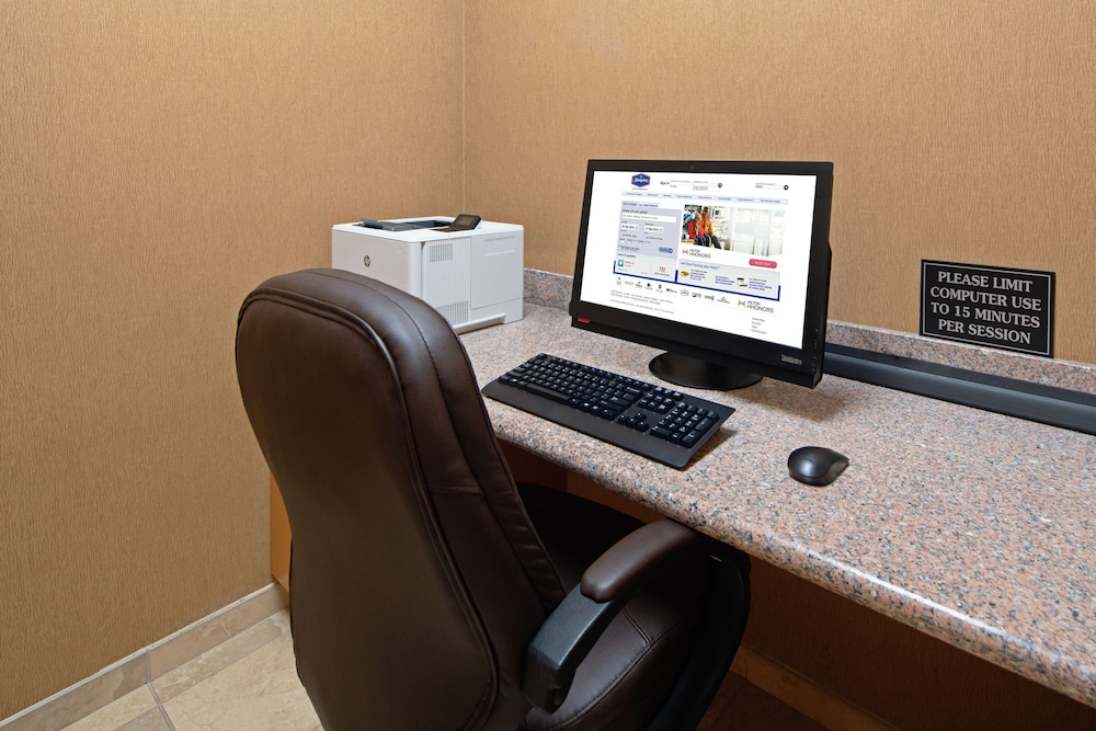 Hampton Inn & Suites Bremerton - photo 35