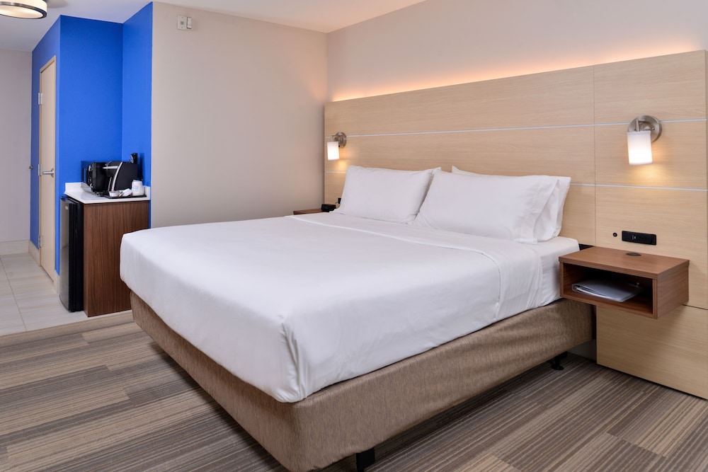 Holiday Inn Express & Suites Cincinnati Mason by IHG - photo 17