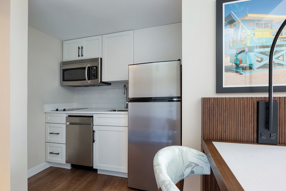 The Atlantic Suites on the Ave - photo 16
