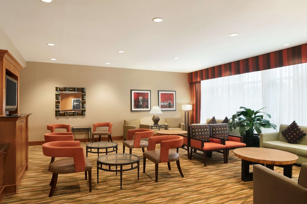 Hampton Inn New York LaGuardia Airport - photo 2