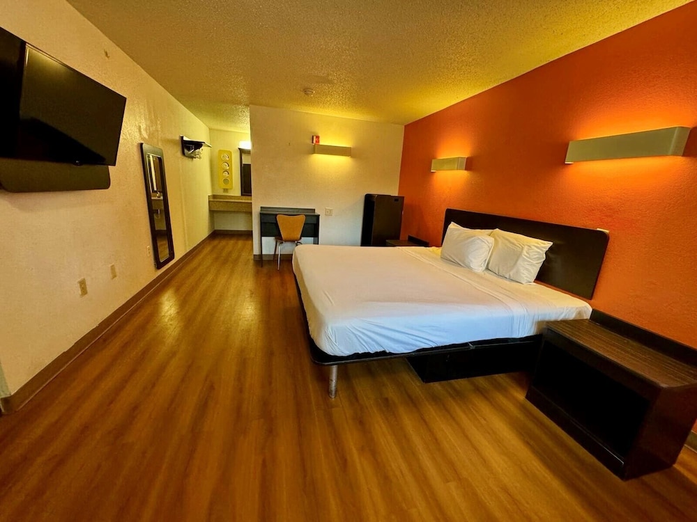 Super 8 by Wyndham Kannapolis - photo 8
