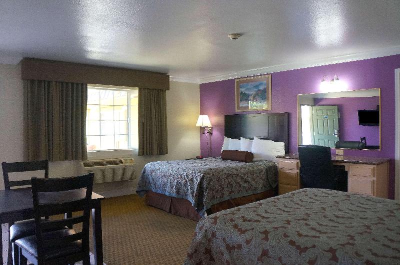 Rodeo Lodge - photo 13