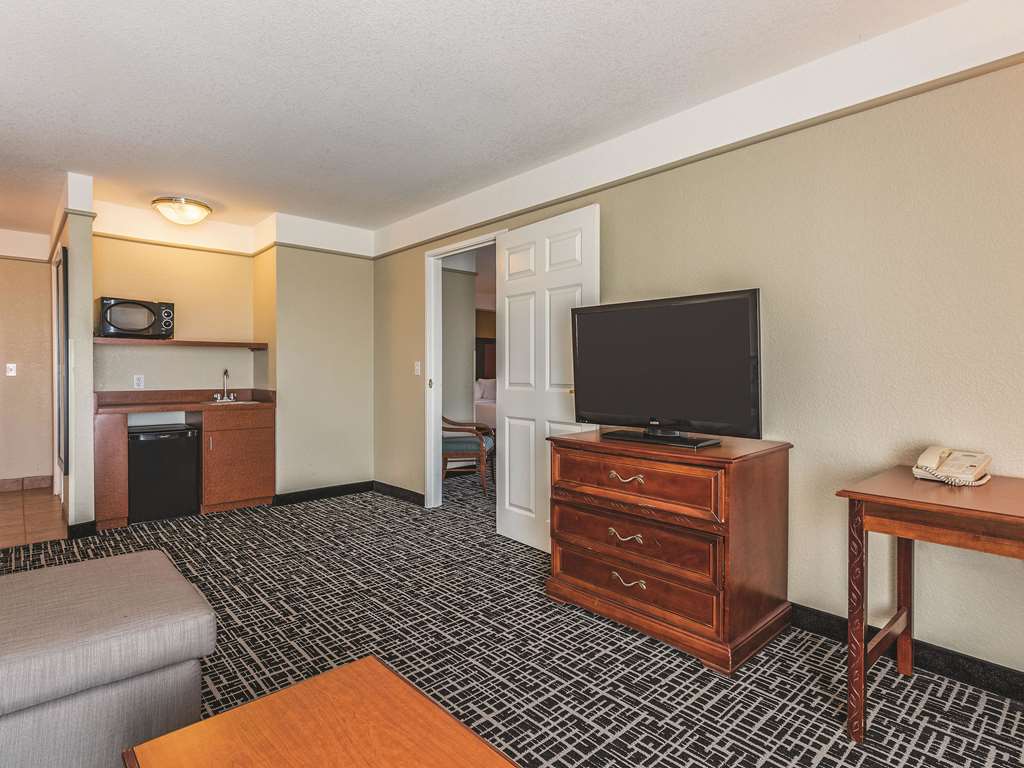 La Quinta Inn & Suites by Wyndham Deming - photo 27
