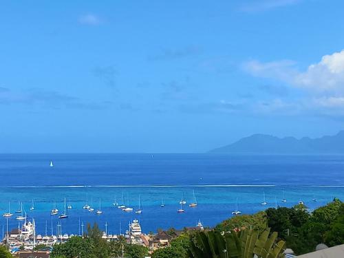 Marina Blue Fabuleux Appartement Vue Lagon — 4-Star Luxury Hotel in Punaauia, French Polynesia