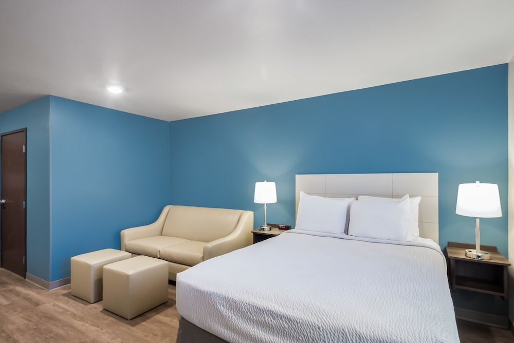 WoodSpring Suites Chicago Addison - photo 10