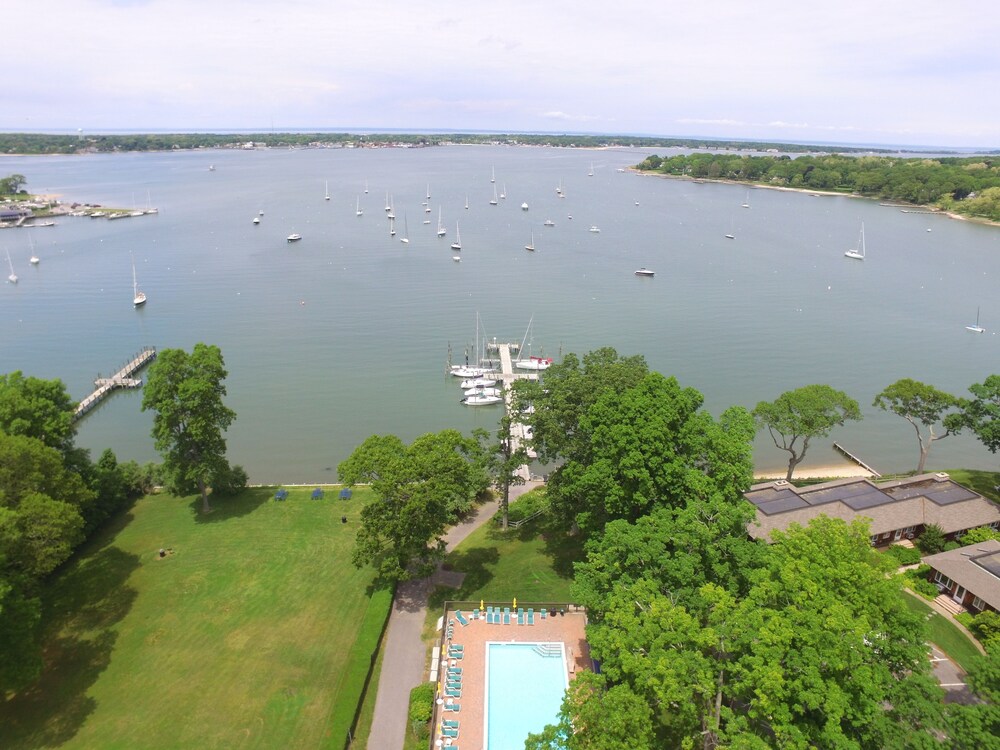 Dering Harbor Inn - photo 47