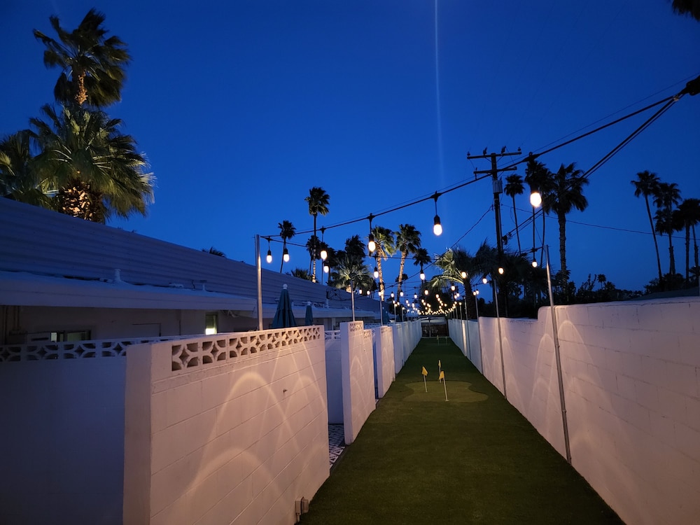 BelleVue Oasis Palm Springs Adults Only - photo 38