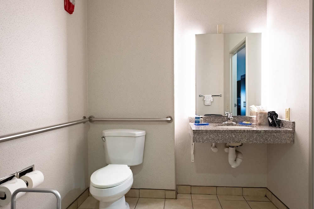 Holiday Inn Express & Suites Evanston By IHG - photo 38