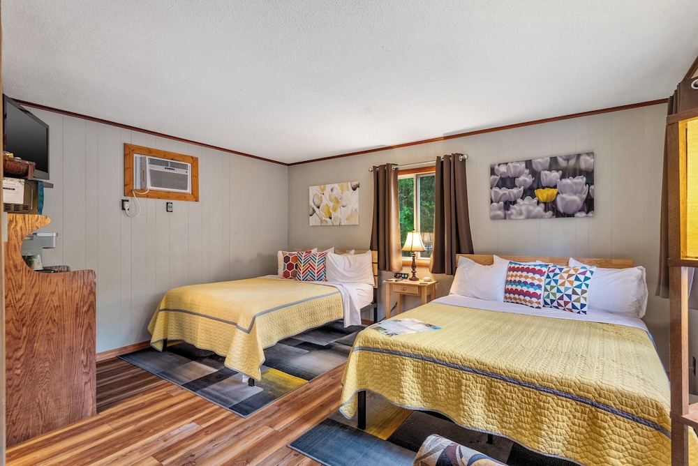 Tall Pines Inn - photo 48