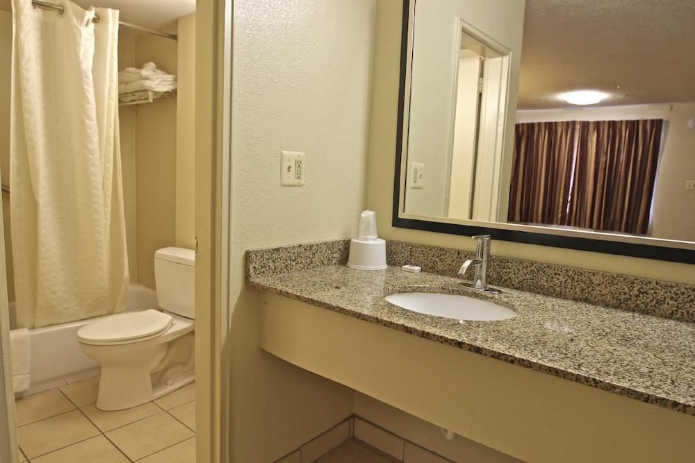 Motel6 Washington DC Convention Center - photo 19