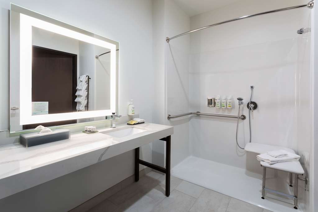 La Quinta Inn & Suites by Wyndham Galt Lodi North - photo 49