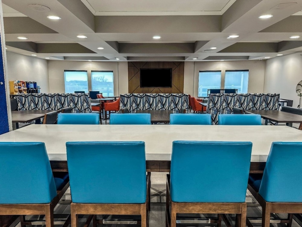 Holiday Inn Express Kearney by IHG - photo 42