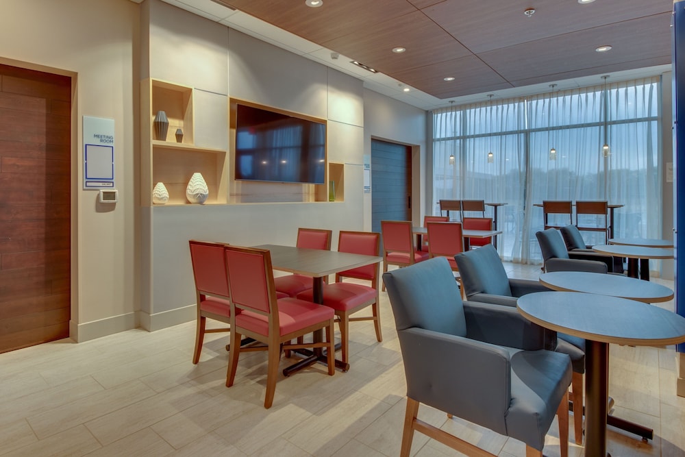 Holiday Inn Express & Suites Union City by IHG - photo 26