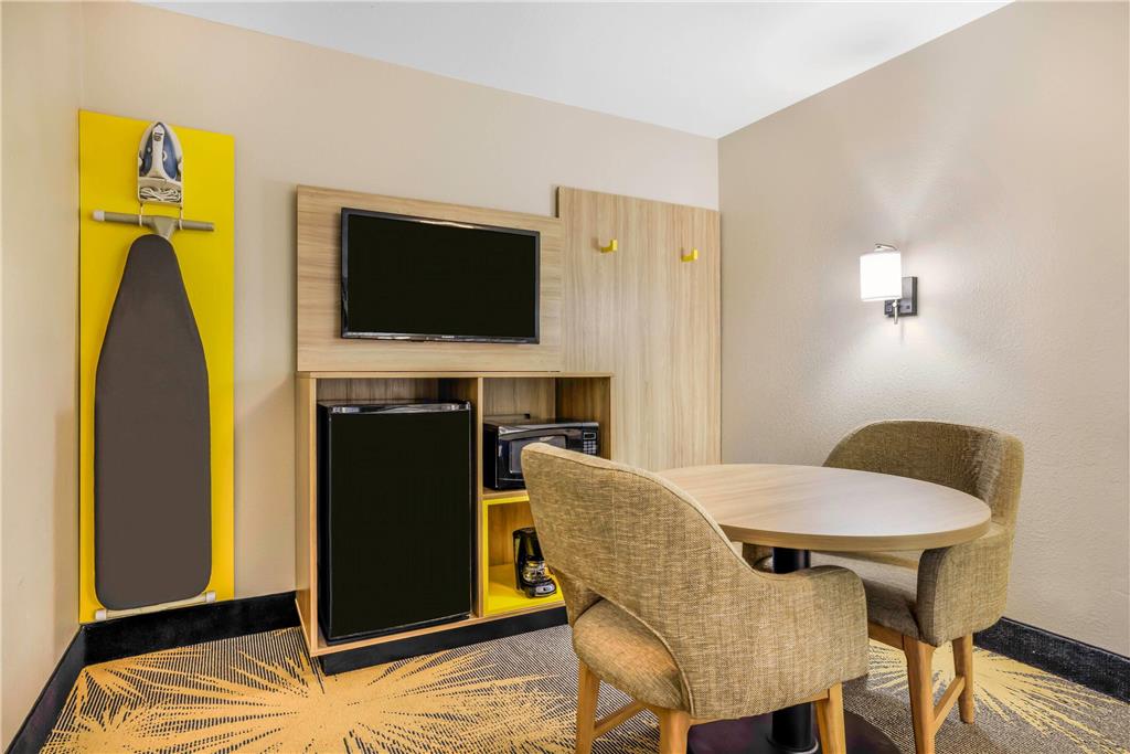 Days Inn by Wyndham Cortez - photo 29